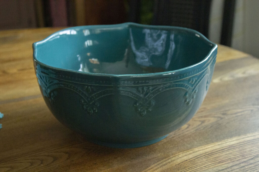 Pioneer Woman turquoise blue bowl