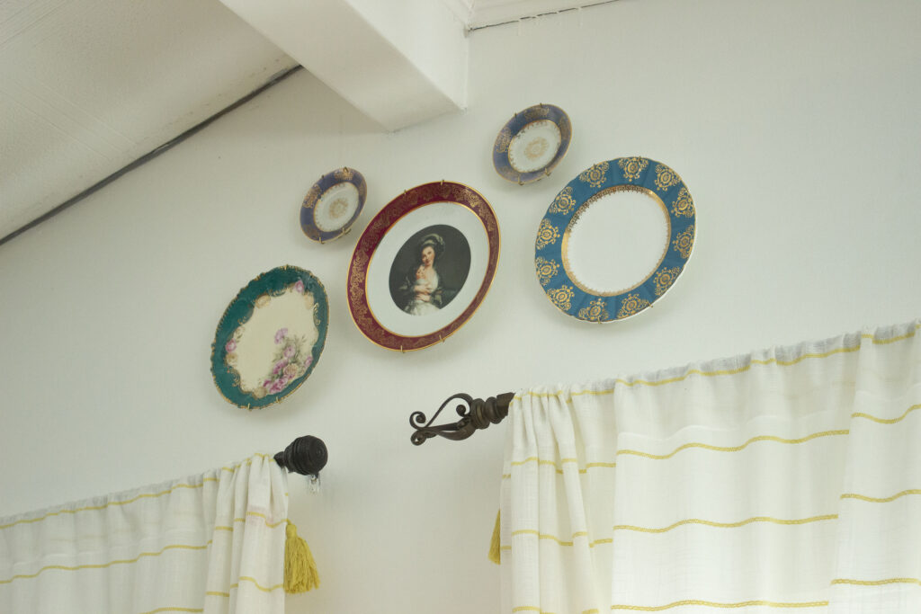 How to create a plate wall: Small eclectic collection of colorful plates