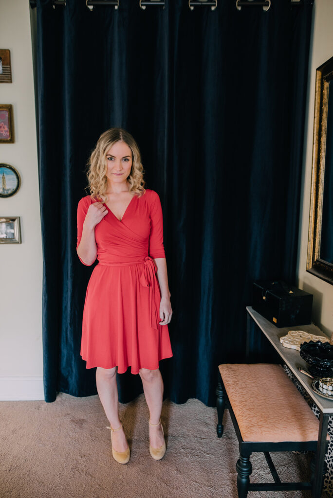 Classy Ways to Dress an Hourglass Figure: Woman in Red Dress