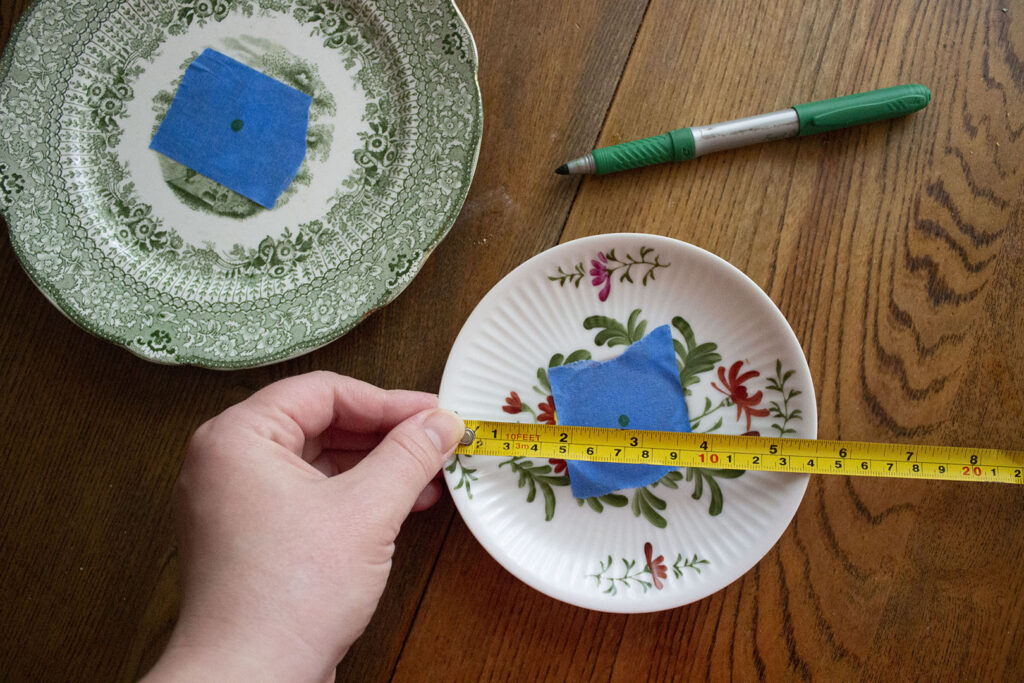 measuring the center point of a porcelain plate